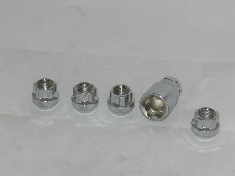Chrome Bulge Acorn Locking Lug Nuts – 9/16-18, 60° Conical Seat, 4 Locks + 1 Key, 41135