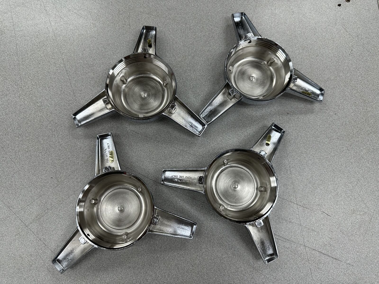 4 - THREADED MOUNT SPINNER TRIBAR KNOCKOFF ONLY NO BASES WHEEL RIM CEN ...